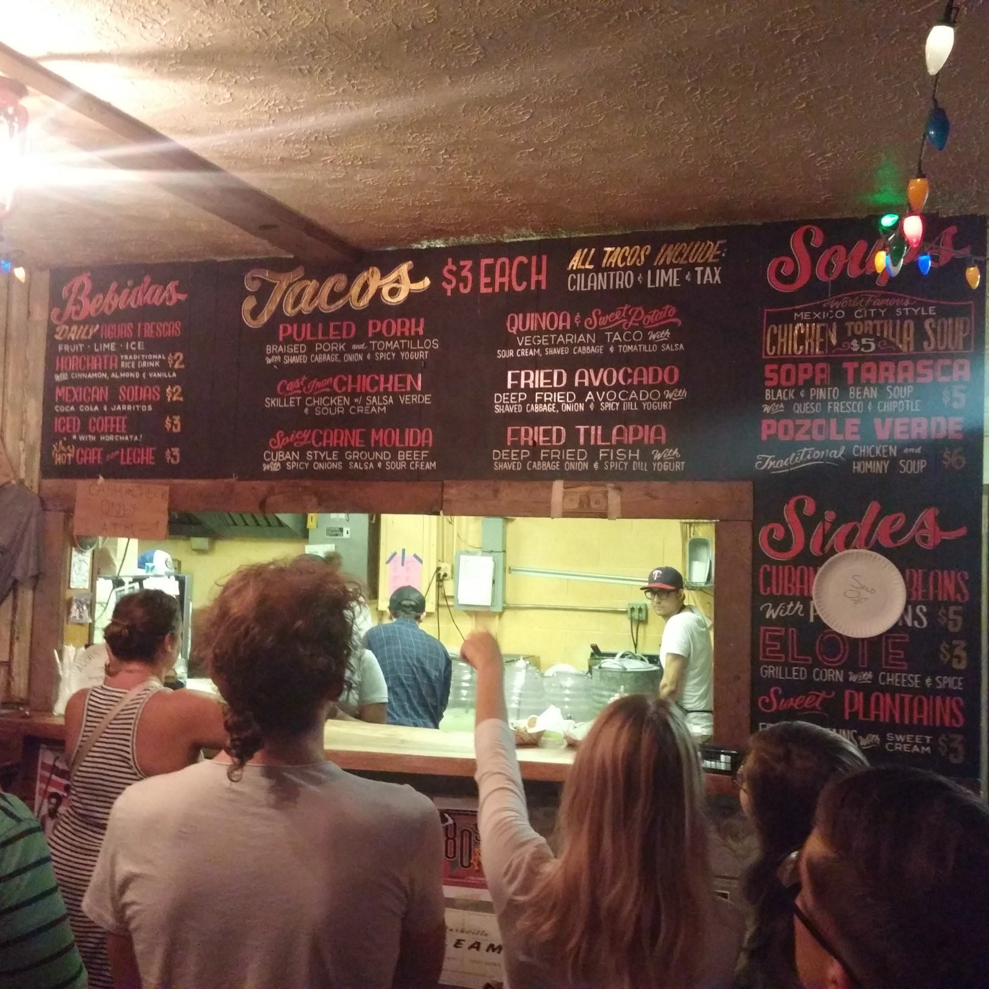 Simple menu at Mas Tacos Por Favor