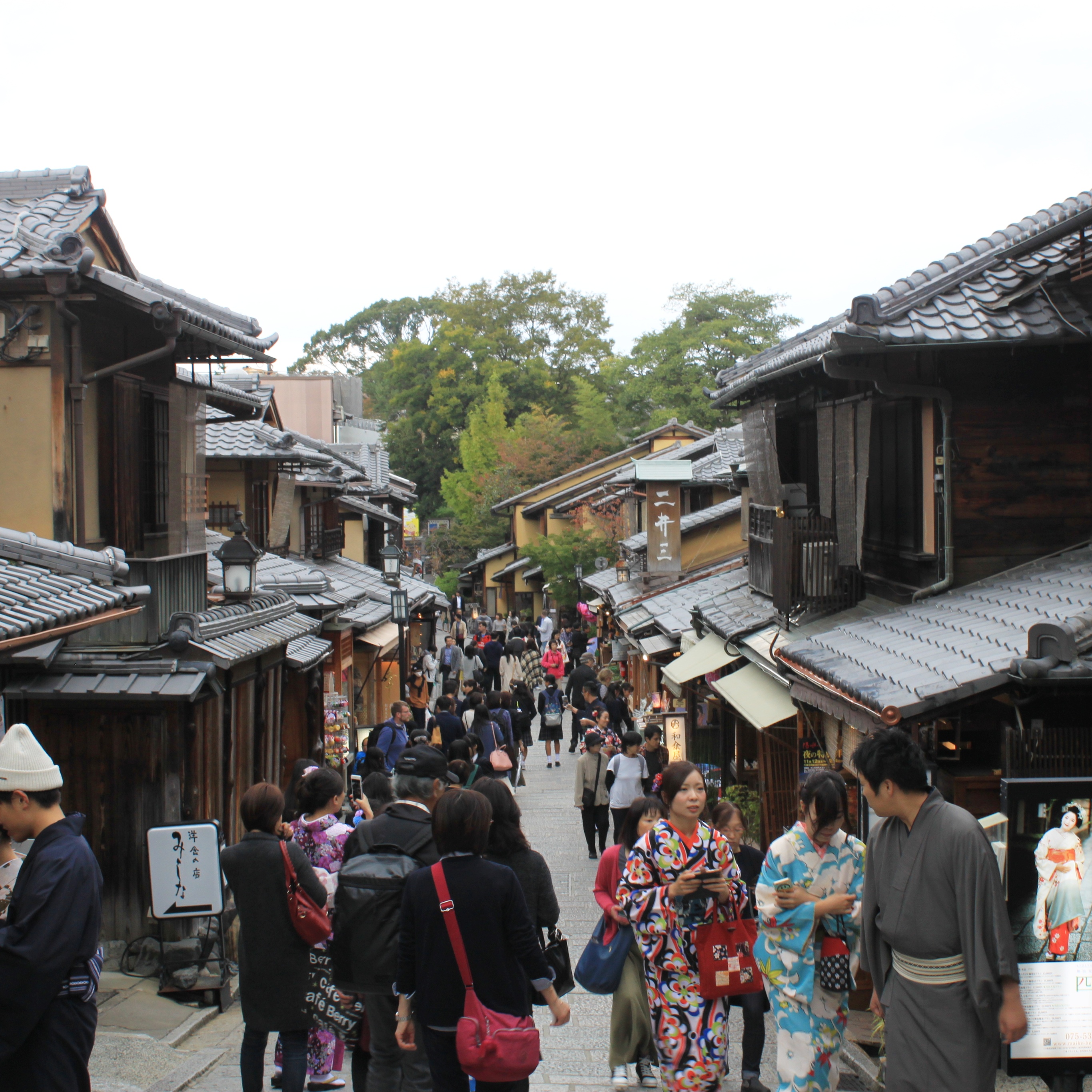 Beautiful preserved street of Ninnen-zaka
