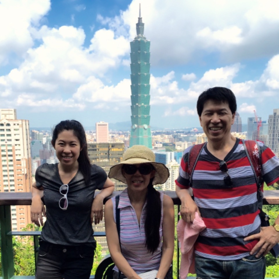 Views of Taipei 101 from Elephant Mountain mid-way point