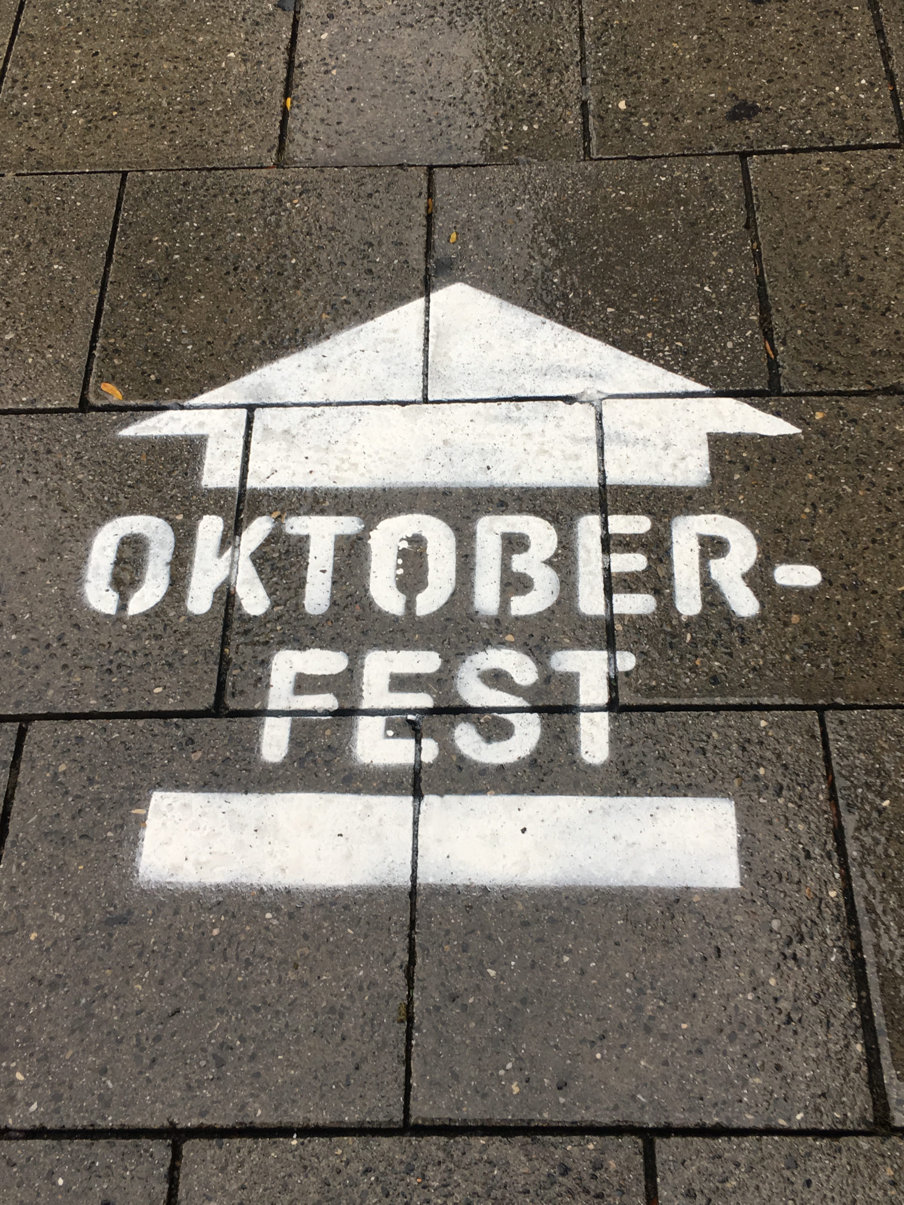 Arrows leading to Oktoberfest