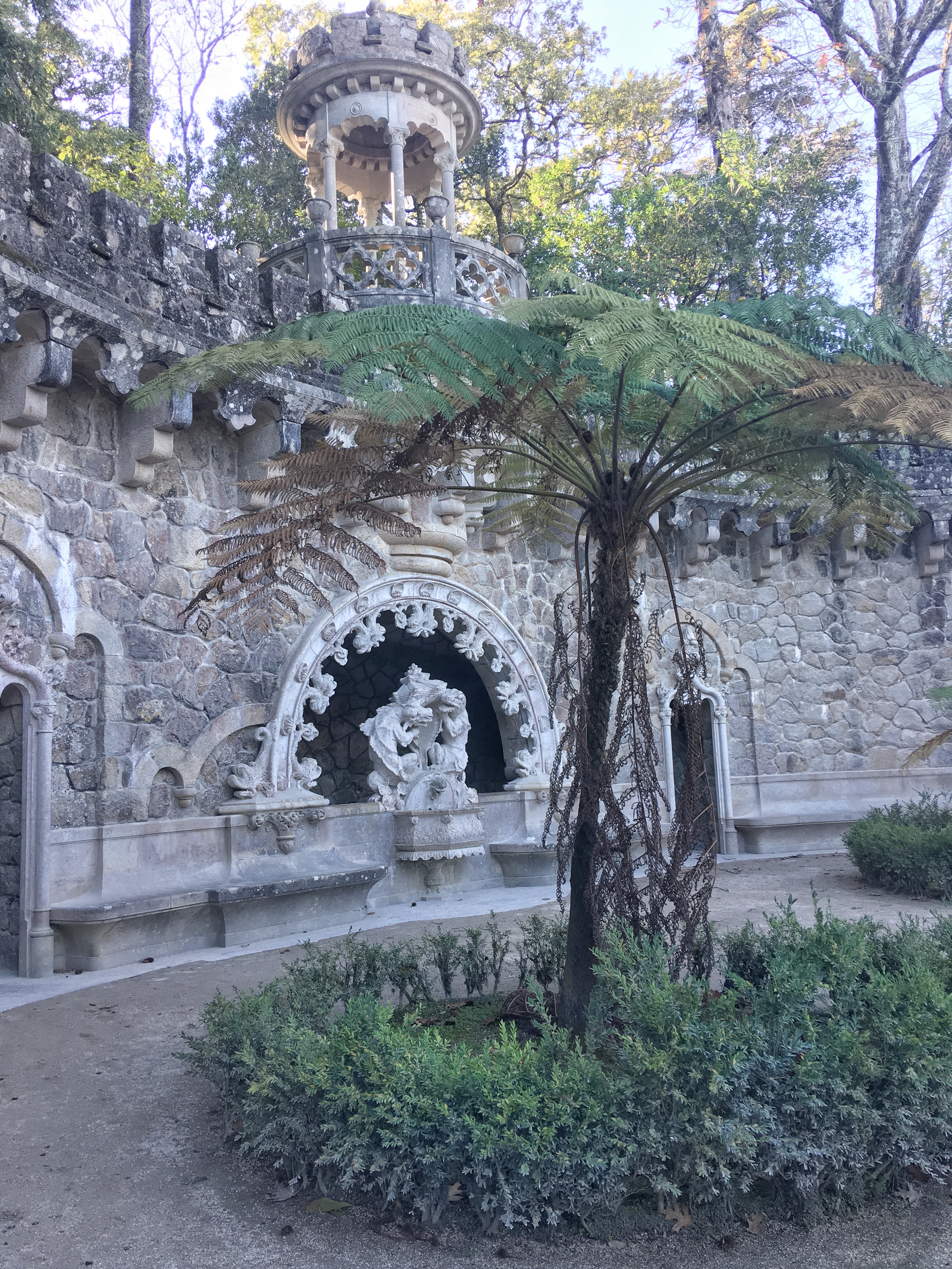 Hidden buildings in Quinta de la Regeiileira estate