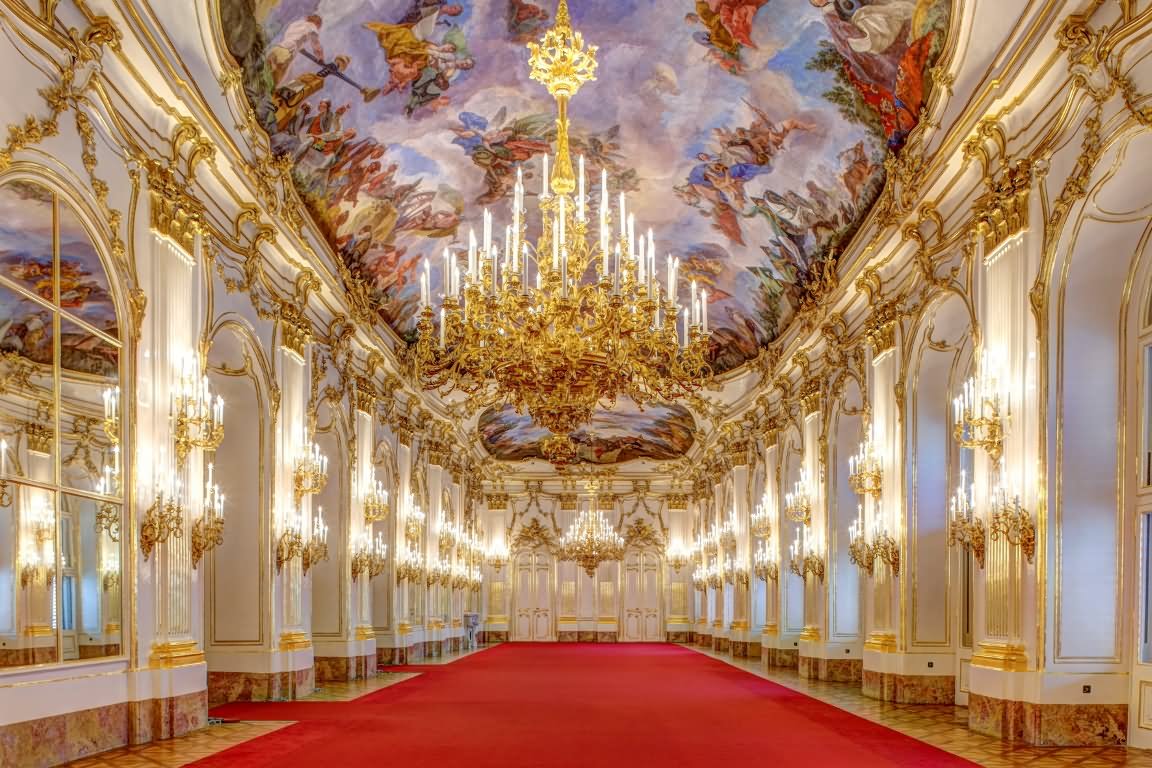 Great-Gallery-Inside-The-Schonbrunn-Palace